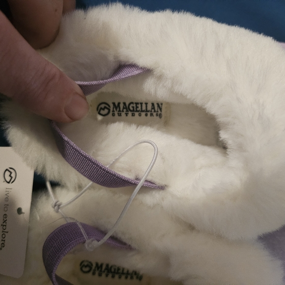 Cozy Purple and White Furry Outdoor Slippers Magellan NWT‎ 10 Kids Size - Picture 5 of 6